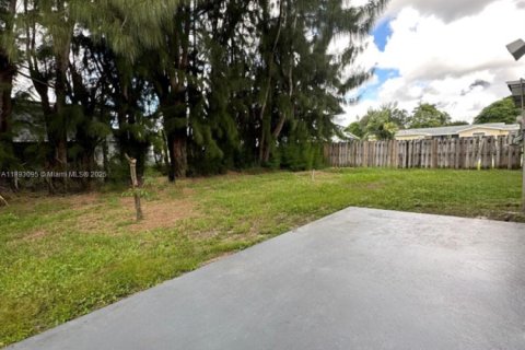 Villa ou maison à louer à Lauderhill, Floride: 5 chambres, 160.54 m2 № 1946747 - photo 24