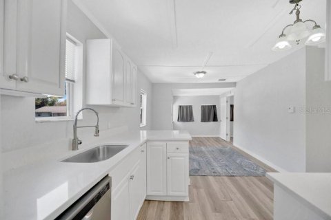 Villa ou maison à vendre à Orlando, Floride: 2 chambres, 91.42 m2 № 2148446 - photo 9
