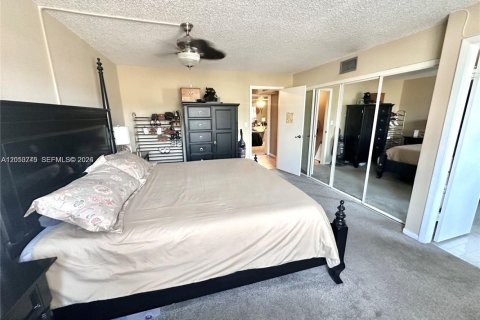 Townhouse in Davie, Florida 3 bedrooms, 138.42 sq.m. № 2076651 - photo 16