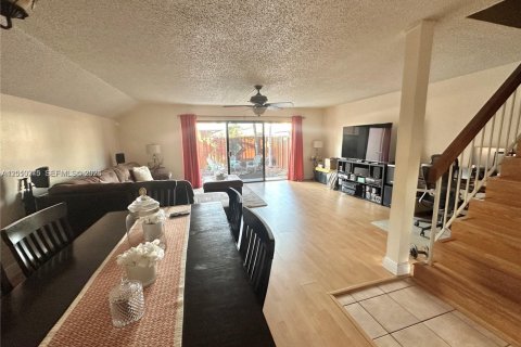 Townhouse in Davie, Florida 3 bedrooms, 138.42 sq.m. № 2076651 - photo 6