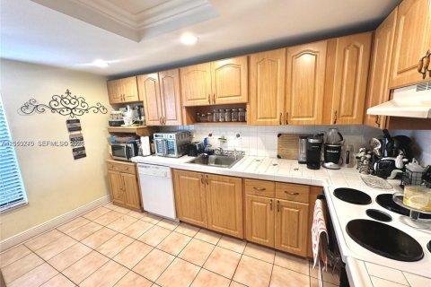 Townhouse in Davie, Florida 3 bedrooms, 138.42 sq.m. № 2076651 - photo 3