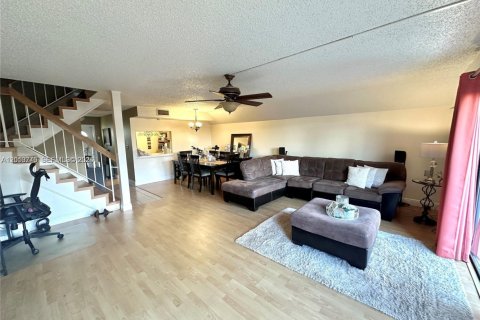 Townhouse in Davie, Florida 3 bedrooms, 138.42 sq.m. № 2076651 - photo 7
