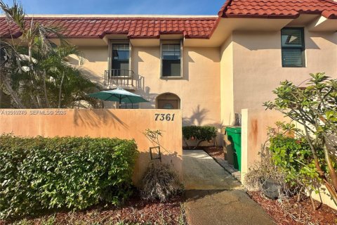 Townhouse in Davie, Florida 3 bedrooms, 138.42 sq.m. № 2076651