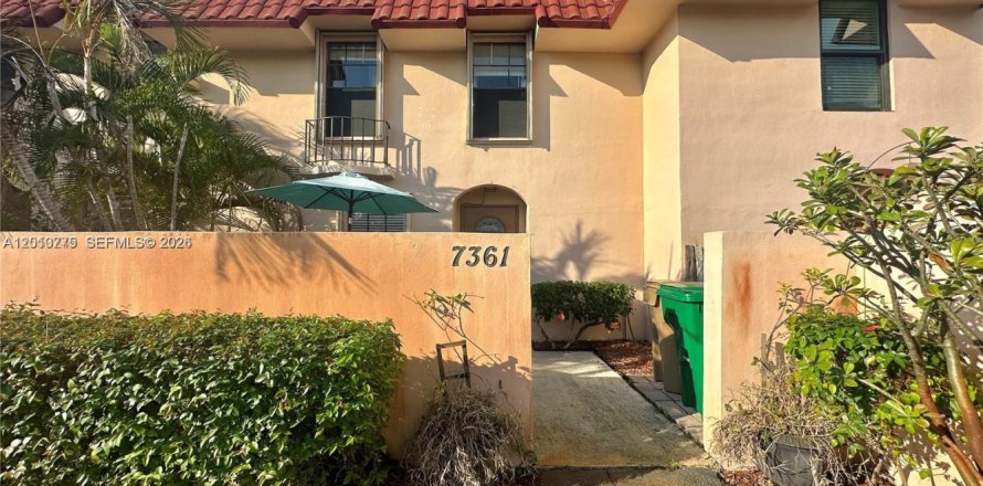 Townhouse in Davie, Florida 3 bedrooms, 138.42 sq.m. № 2076651