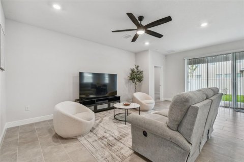 House in Wesley Chapel, Florida 4 bedrooms, 189.99 sq.m. № 1813089 - photo 12