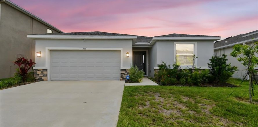 House in Wesley Chapel, Florida 4 bedrooms, 189.99 sq.m. № 1813089