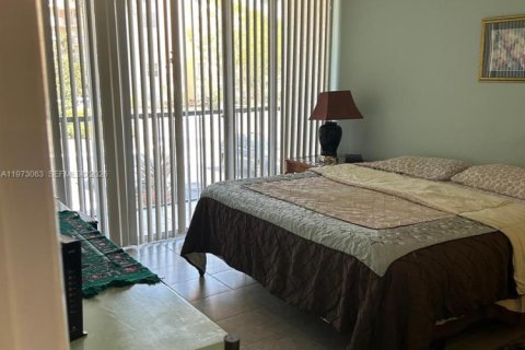 Condominio en venta en Lauderhill, Florida, 1 dormitorio, 72.46 m2 № 2033216 - foto 19