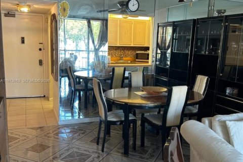 Condominio en venta en Lauderhill, Florida, 1 dormitorio, 72.46 m2 № 2033216 - foto 10