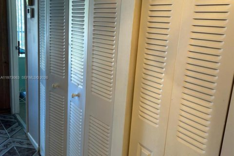 Condominio en venta en Lauderhill, Florida, 1 dormitorio, 72.46 m2 № 2033216 - foto 7
