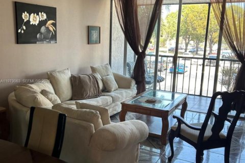 Condominio en venta en Lauderhill, Florida, 1 dormitorio, 72.46 m2 № 2033216 - foto 16