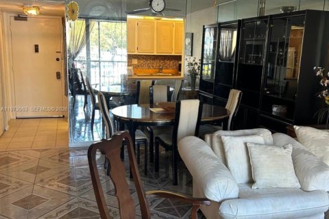 Condominio en venta en Lauderhill, Florida, 1 dormitorio, 72.46 m2 № 2033216 - foto 15