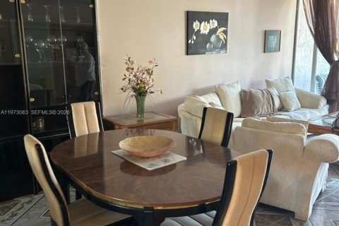 Condominio en venta en Lauderhill, Florida, 1 dormitorio, 72.46 m2 № 2033216 - foto 8