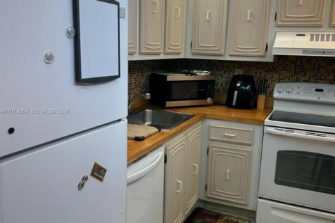 Condominio en venta en Lauderhill, Florida, 1 dormitorio, 72.46 m2 № 2033216 - foto 6