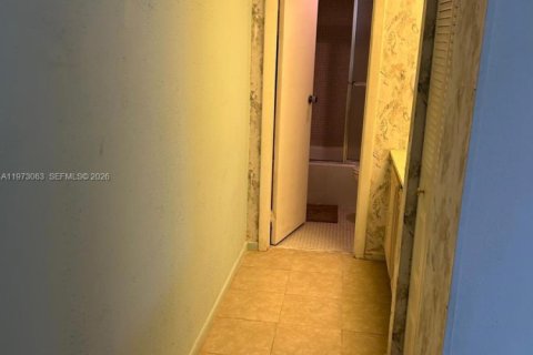 Condominio en venta en Lauderhill, Florida, 1 dormitorio, 72.46 m2 № 2033216 - foto 18