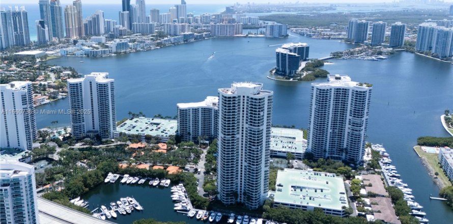 Кондоминиум с 2 спальнями в Авентура, Флорида № 1973472