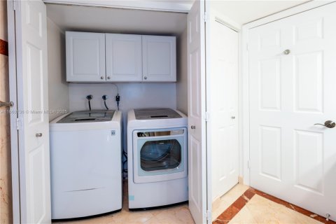 Купить кондоминиум в Авентура, Флорида 2 спальни, 125.7м2, № 1973472 - фото 26