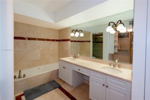 Купить кондоминиум в Авентура, Флорида 2 спальни, 125.7м2, № 1973472 - фото 19