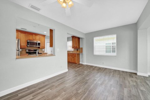 Villa ou maison à vendre à Boynton Beach, Floride: 2 chambres, 149.39 m2 № 2242083 - photo 4