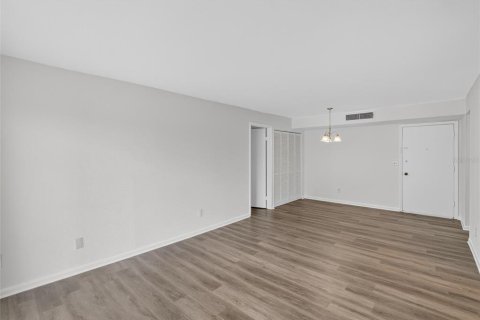 Condominio en venta en Brandon, Florida, 2 dormitorios, 85.93 m2 № 1912647 - foto 11