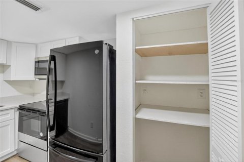 Condominio en venta en Brandon, Florida, 2 dormitorios, 85.93 m2 № 1912647 - foto 9