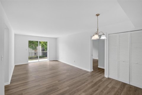 Condominio en venta en Brandon, Florida, 2 dormitorios, 85.93 m2 № 1912647 - foto 5