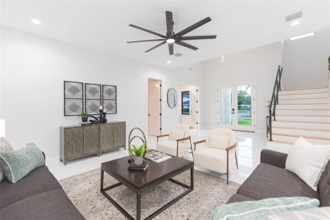 House in Tampa, Florida 5 bedrooms, 401.43 sq.m. № 1535461 - photo 15