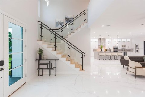 House in Tampa, Florida 5 bedrooms, 401.43 sq.m. № 1535461 - photo 10