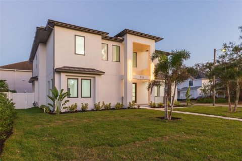 House in Tampa, Florida 5 bedrooms, 401.43 sq.m. № 1535461 - photo 2