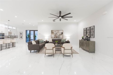House in Tampa, Florida 5 bedrooms, 401.43 sq.m. № 1535461 - photo 13