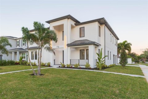 House in Tampa, Florida 5 bedrooms, 401.43 sq.m. № 1535461 - photo 6