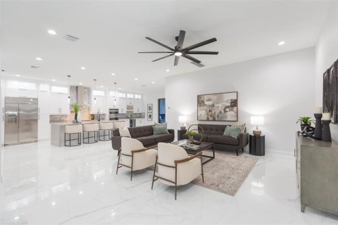 House in Tampa, Florida 5 bedrooms, 401.43 sq.m. № 1535461 - photo 12