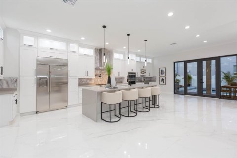 House in Tampa, Florida 5 bedrooms, 401.43 sq.m. № 1535461 - photo 18