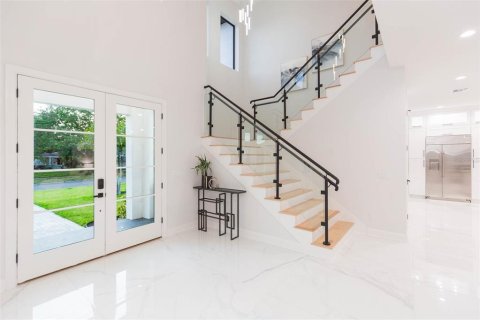 House in Tampa, Florida 5 bedrooms, 401.43 sq.m. № 1535461 - photo 9