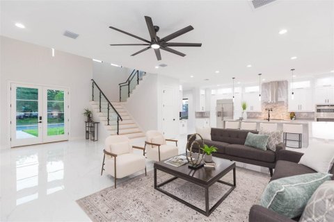 House in Tampa, Florida 5 bedrooms, 401.43 sq.m. № 1535461 - photo 16