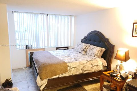 Condo in Pembroke Pines, Florida, 2 bedrooms № 2082179 - photo 3