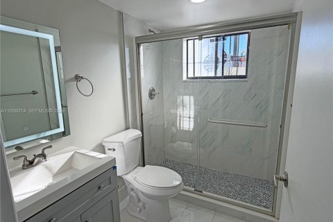 Townhouse in Miami, Florida 3 bedrooms, 152.36 sq.m. № 1995865 - photo 23