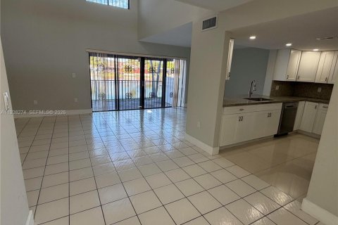 Townhouse in Miami, Florida 3 bedrooms, 152.36 sq.m. № 1995865 - photo 6