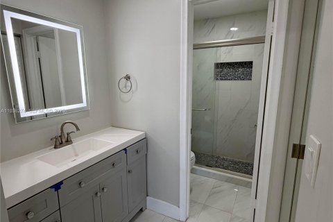 Townhouse in Miami, Florida 3 bedrooms, 152.36 sq.m. № 1995865 - photo 19