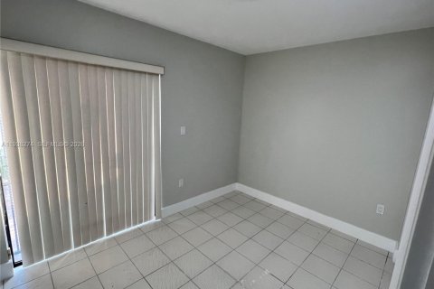 Townhouse in Miami, Florida 3 bedrooms, 152.36 sq.m. № 1995865 - photo 13