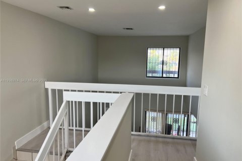 Townhouse in Miami, Florida 3 bedrooms, 152.36 sq.m. № 1995865 - photo 16