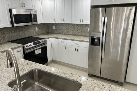 Townhouse in Miami, Florida 3 bedrooms, 152.36 sq.m. № 1995865 - photo 9