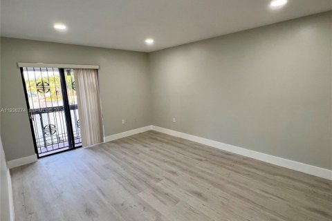 Townhouse in Miami, Florida 3 bedrooms, 152.36 sq.m. № 1995865 - photo 18