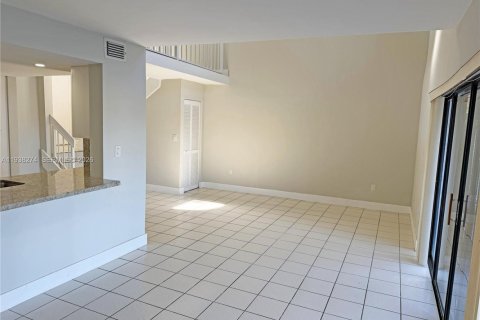 Townhouse in Miami, Florida 3 bedrooms, 152.36 sq.m. № 1995865 - photo 7