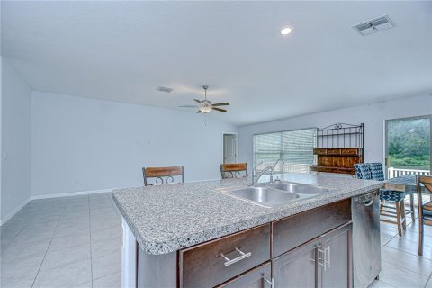 House in Zephyrhills, Florida 4 bedrooms, 178.19 sq.m. № 1919728 - photo 15