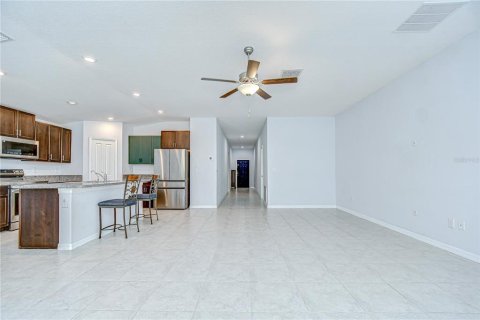 House in Zephyrhills, Florida 4 bedrooms, 178.19 sq.m. № 1919728 - photo 10