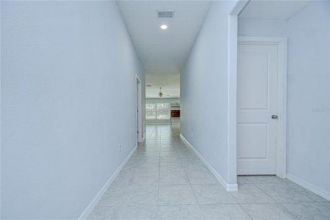 House in Zephyrhills, Florida 4 bedrooms, 178.19 sq.m. № 1919728 - photo 4