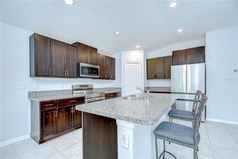 House in Zephyrhills, Florida 4 bedrooms, 178.19 sq.m. № 1919728 - photo 11