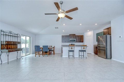 House in Zephyrhills, Florida 4 bedrooms, 178.19 sq.m. № 1919728 - photo 7