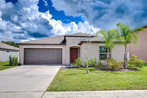 House in Zephyrhills, Florida 4 bedrooms, 178.19 sq.m. № 1919728 - photo 1