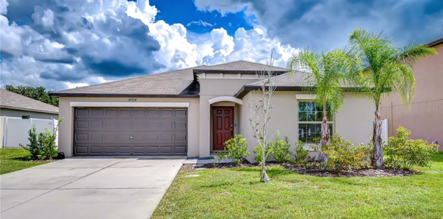House in Zephyrhills, Florida 4 bedrooms, 178.19 sq.m. № 1919728